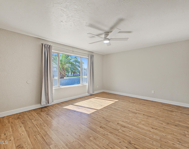 4616 E Voltaire Avenue - Photo Thumbnail 7