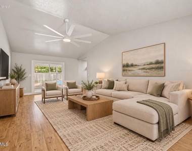 4616 E Voltaire Avenue - Photo Thumbnail 16