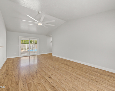 4616 E Voltaire Avenue - Photo Thumbnail 17