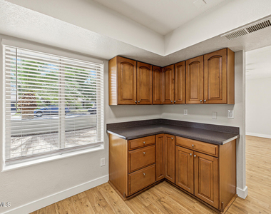 4616 E Voltaire Avenue - Photo Thumbnail 13