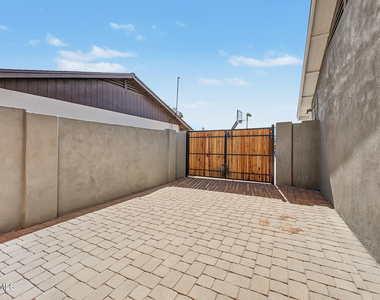 4616 E Voltaire Avenue - Photo Thumbnail 40