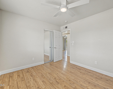 4616 E Voltaire Avenue - Photo Thumbnail 26