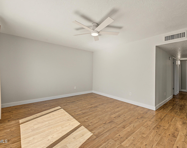 4616 E Voltaire Avenue - Photo Thumbnail 9