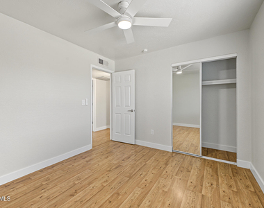 4616 E Voltaire Avenue - Photo Thumbnail 27