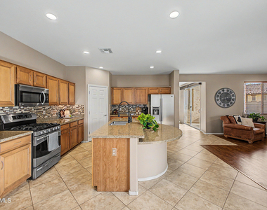 1076 E Euclid Avenue - Photo Thumbnail 11