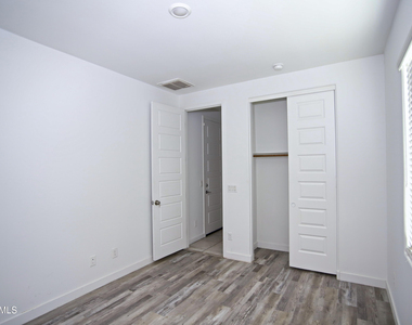6349 W Raymond Street - Photo Thumbnail 24
