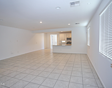6349 W Raymond Street - Photo Thumbnail 5