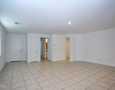 6349 W Raymond Street - Photo Thumbnail 7