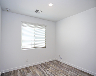 6349 W Raymond Street - Photo Thumbnail 28
