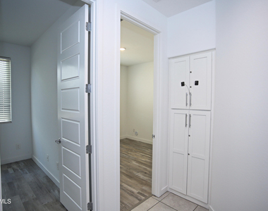 6349 W Raymond Street - Photo Thumbnail 30