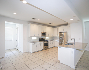 6349 W Raymond Street - Photo Thumbnail 9