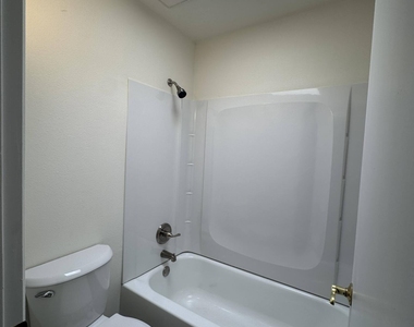 850 S River Drive - Photo Thumbnail 11