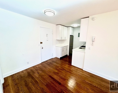 E 88th St - Photo Thumbnail 1