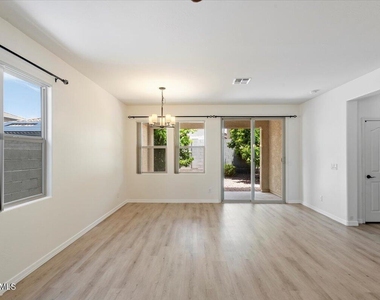 12120 W Cottontail Lane - Photo Thumbnail 9