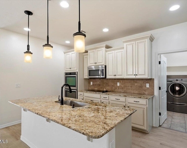 12120 W Cottontail Lane - Photo Thumbnail 13