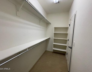12120 W Cottontail Lane - Photo Thumbnail 16