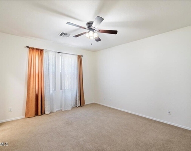 12120 W Cottontail Lane - Photo Thumbnail 15