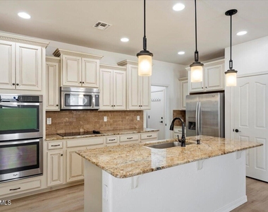 12120 W Cottontail Lane - Photo Thumbnail 7