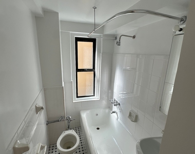 Christopher St - Photo Thumbnail 5