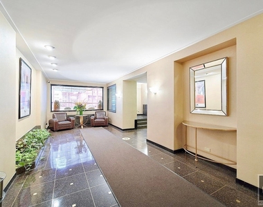 East 55 Street - Photo Thumbnail 3