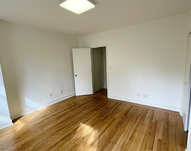 West 79 Street - Photo Thumbnail 3