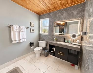 1902 Sw Aladdin Street - Photo Thumbnail 13