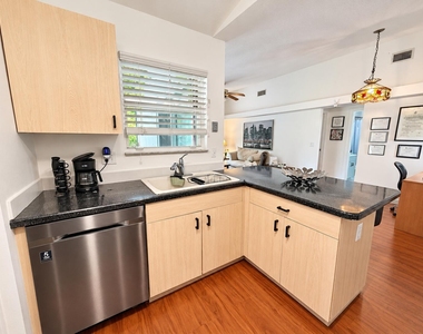 1902 Sw Aladdin Street - Photo Thumbnail 8