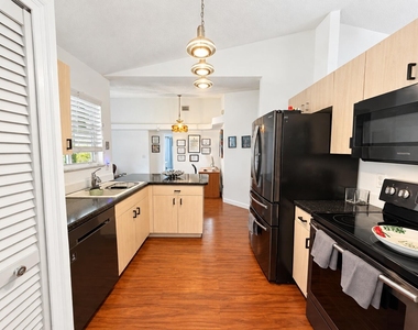 1902 Sw Aladdin Street - Photo Thumbnail 7