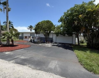 3040 Tropical Trail - Photo Thumbnail 2