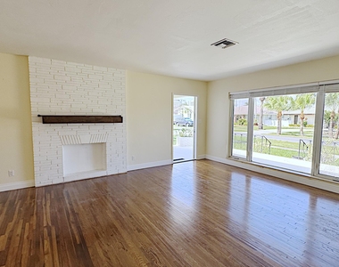 222 Se 2nd Terrace - Photo Thumbnail 4