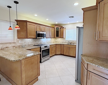 222 Se 2nd Terrace - Photo Thumbnail 7