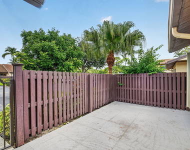 604 Sea Pine Way - Photo Thumbnail 3