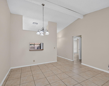 604 Sea Pine Way - Photo Thumbnail 9