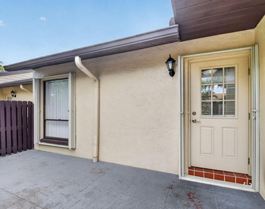 604 Sea Pine Way - Photo Thumbnail 2