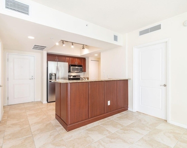 403 S Sapodilla Avenue - Photo Thumbnail 4