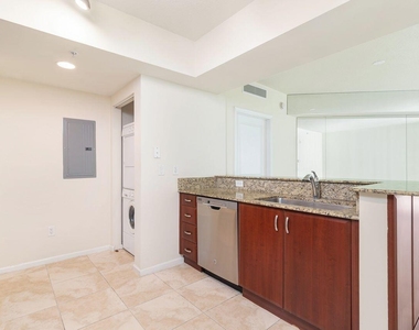 403 S Sapodilla Avenue - Photo Thumbnail 1