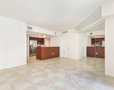 403 S Sapodilla Avenue - Photo Thumbnail 11
