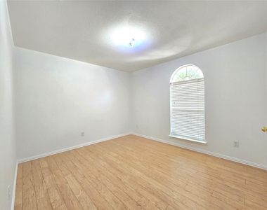 5144 Tato Drive - Photo Thumbnail 7