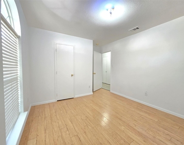 5144 Tato Drive - Photo Thumbnail 8