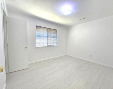 5144 Tato Drive - Photo Thumbnail 11