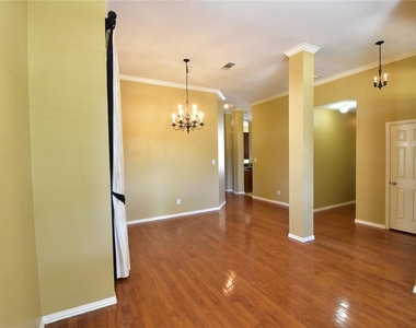 1109 Shadow Lakes Boulevard - Photo Thumbnail 8