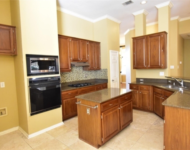 1109 Shadow Lakes Boulevard - Photo Thumbnail 10