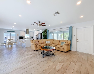 238 Corsair Avenue - Photo Thumbnail 9