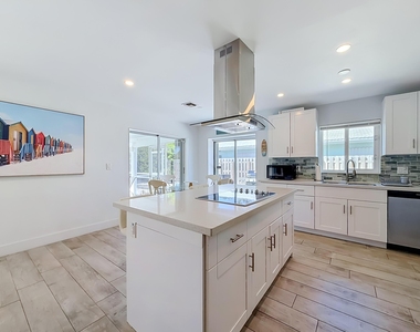 238 Corsair Avenue - Photo Thumbnail 14