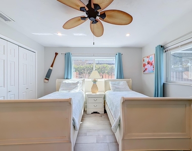 238 Corsair Avenue - Photo Thumbnail 25