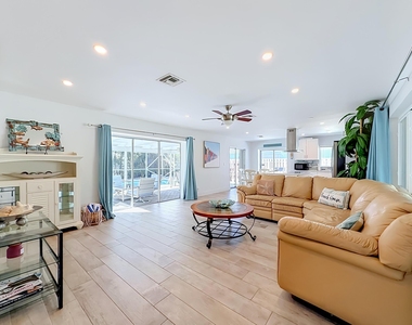 238 Corsair Avenue - Photo Thumbnail 5