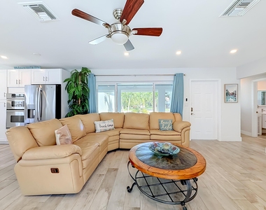 238 Corsair Avenue - Photo Thumbnail 10