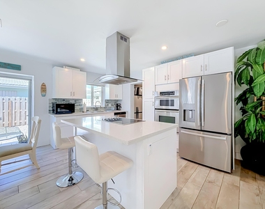 238 Corsair Avenue - Photo Thumbnail 12