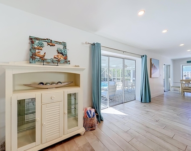 238 Corsair Avenue - Photo Thumbnail 8