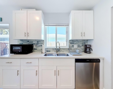 238 Corsair Avenue - Photo Thumbnail 15
